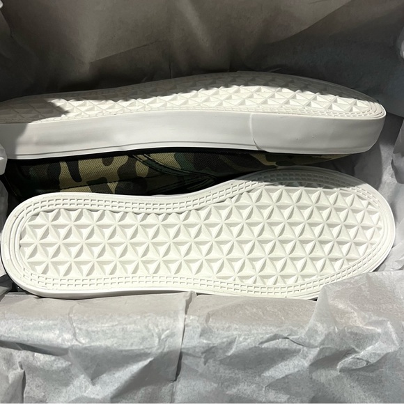 NWOT “The Run” 🥷🏾 Kenneth Cole Slip On ✨ Olive Camouflage 👑 - Picture 7 of 7